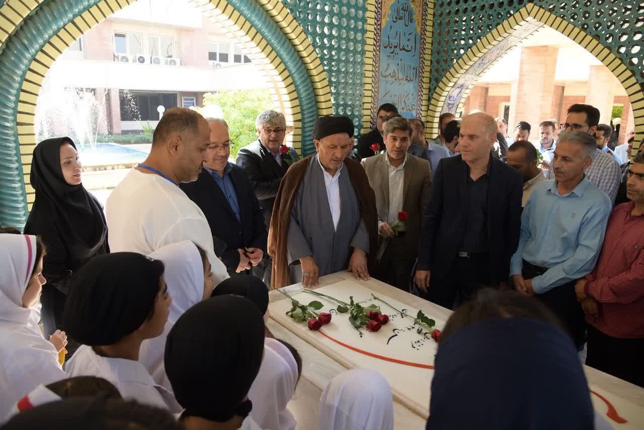 با حضور حجت الاسلام موحد و مهران مکوندی صورت گرفت: تجدید میثاق ورزشکاران شرکت ملی حفاری ایران با آرمانهای شهدا به مناسبت هفته تربیت بدنی+تصاویر